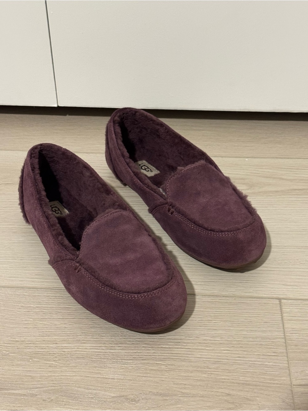 UGG Ansley plum Suede Moccasin Slippers Womens Sz 7 Shearling Fur Lined